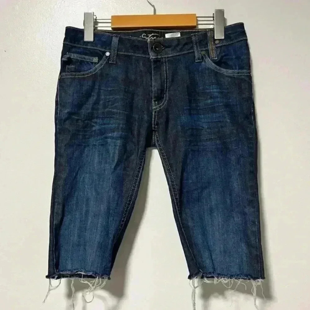 Levi’s 517 Women’s Distressed Cut-Off Denim Capris, Size W28 L32 - Vintage Y2K